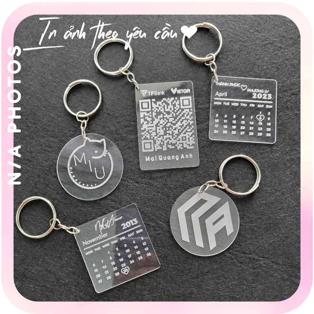 Transparent Mica keychains, souvenir keychains as gifts, simple handmade keychains engraved with names and images upon request.
