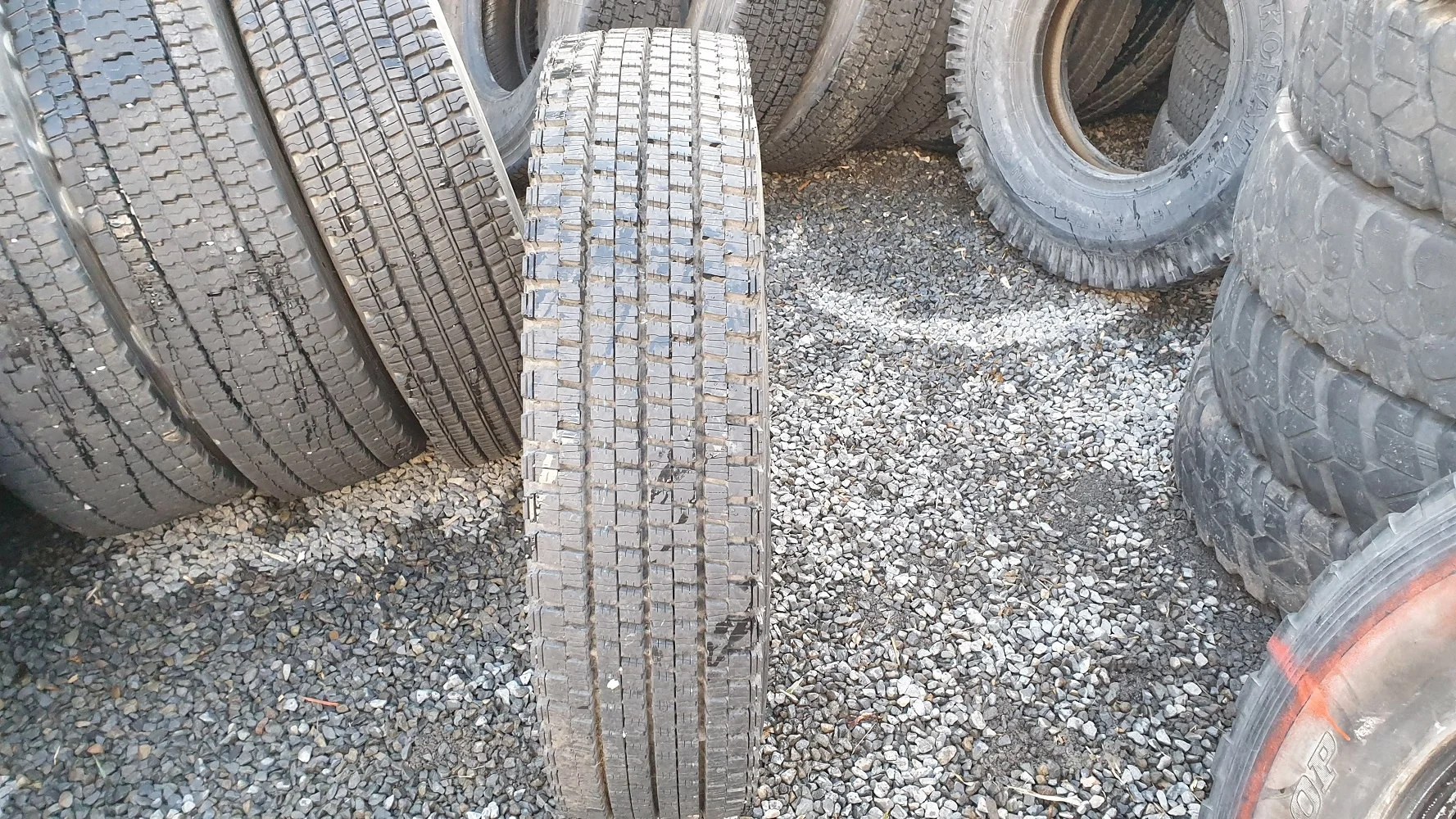 Японские высококачественные автомобильные запчасти SP020 шины для больших грузовиков или автобусов Твердые колеса