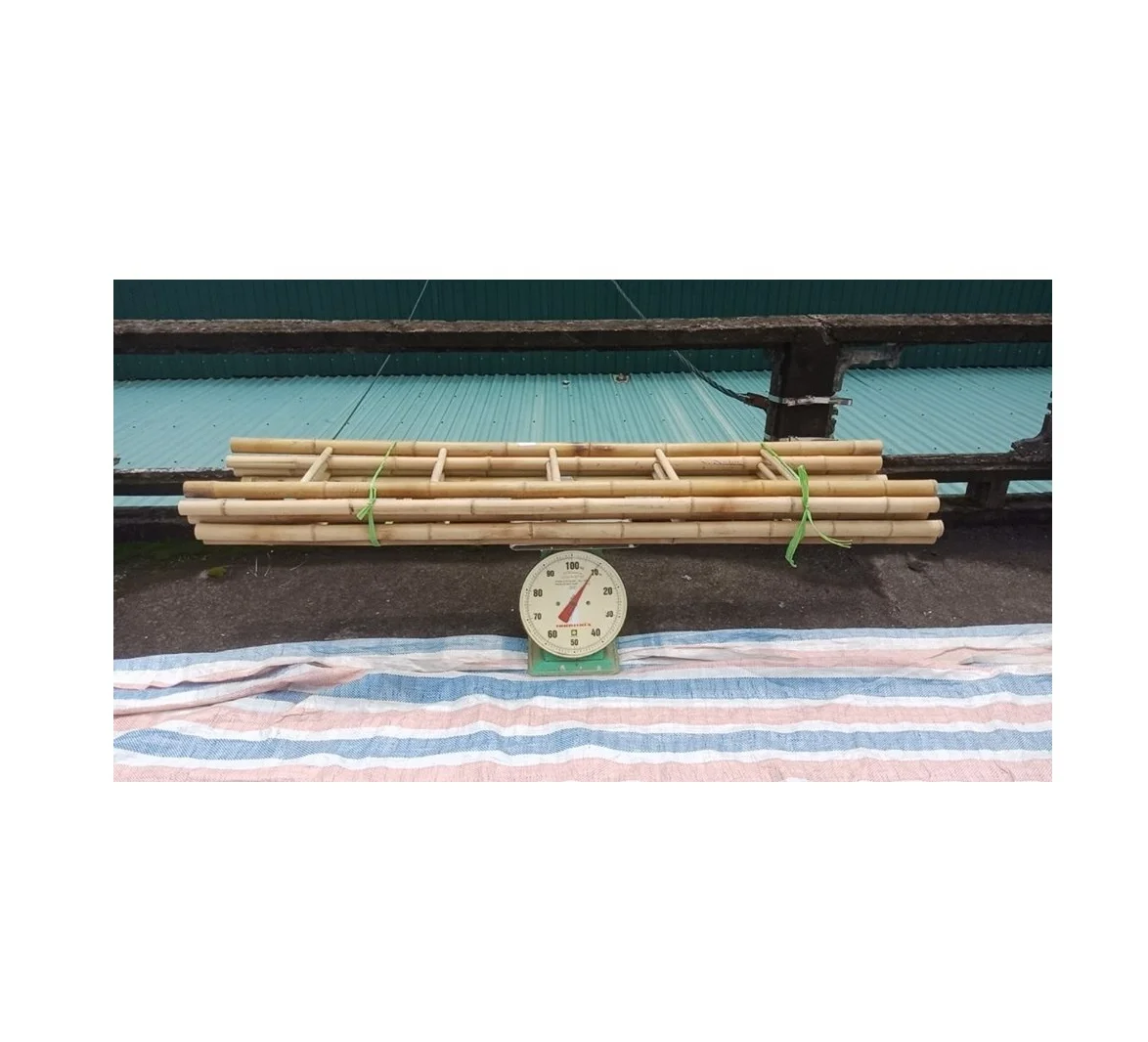 Extra thick bamboo poles - Portable bamboo ladder with 5 steps in a matte look for bamboo furniture bathroom home garden