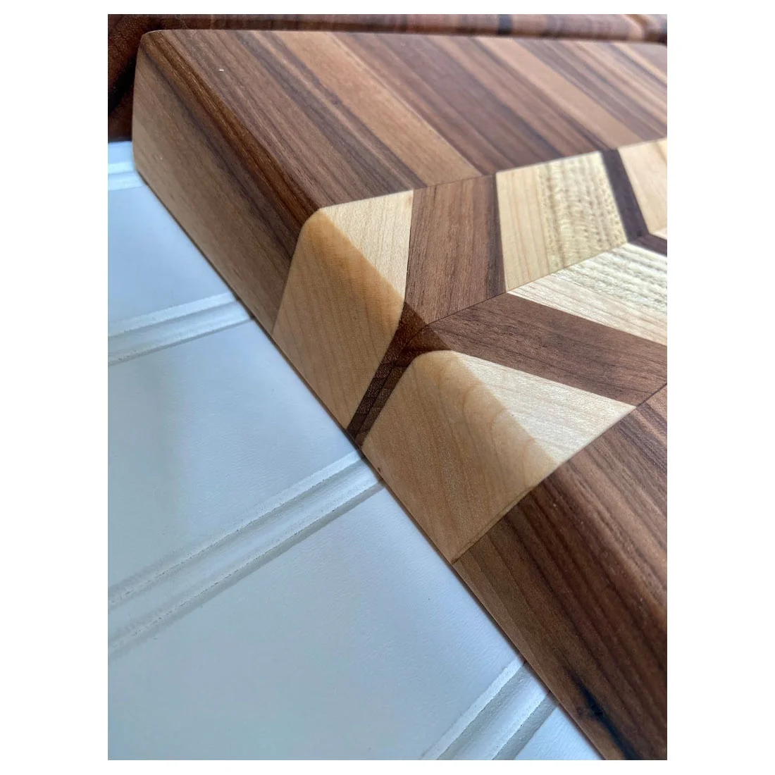 Classical Handmade Wooden Attractive Chopping Board  With Decorative Strip Wholesale.