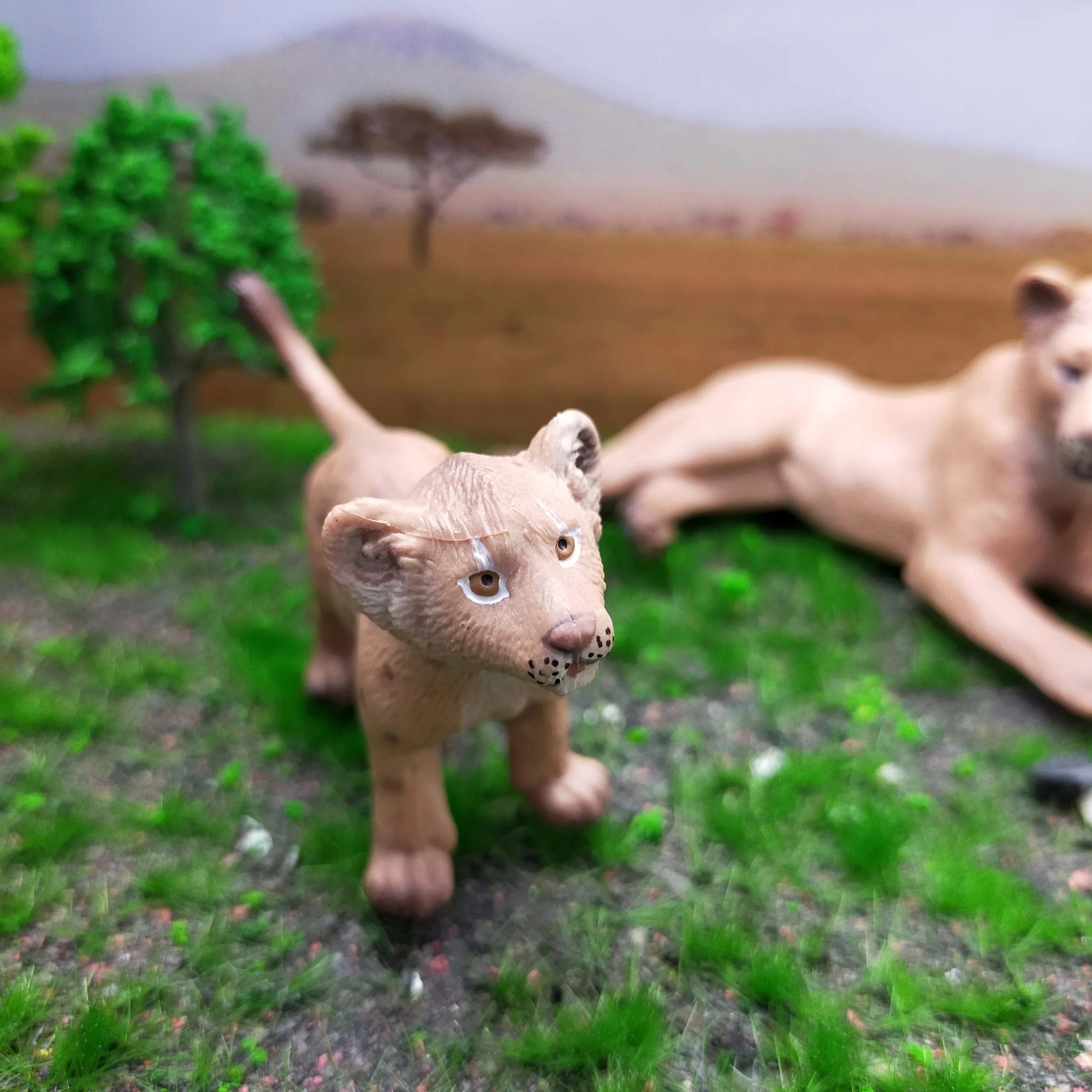 Hot Selling Miniature PVC Lion Toys Solid Animal Figure for Furniture for Simulating Wildlife in Interior Design