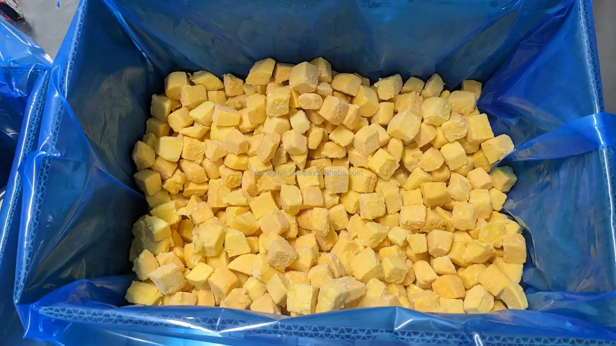 Прямая продажа замороженные кусочки манго круглый год Натуральные Сладкие целые вакуумные кубики едят непосредственно IQF фрукты