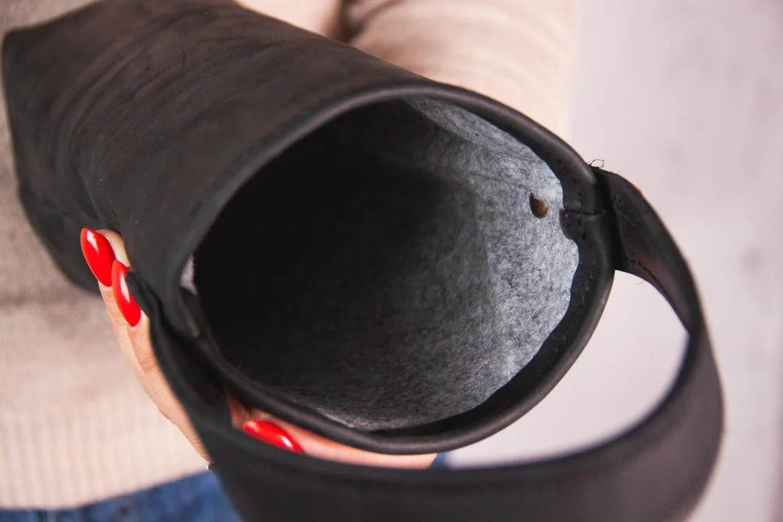 2023 Custom Made Promotional Leather Straps With Printing Logo One Wine Bottle Holder Tote Gift Bag Traveling Bottle Carry Bags