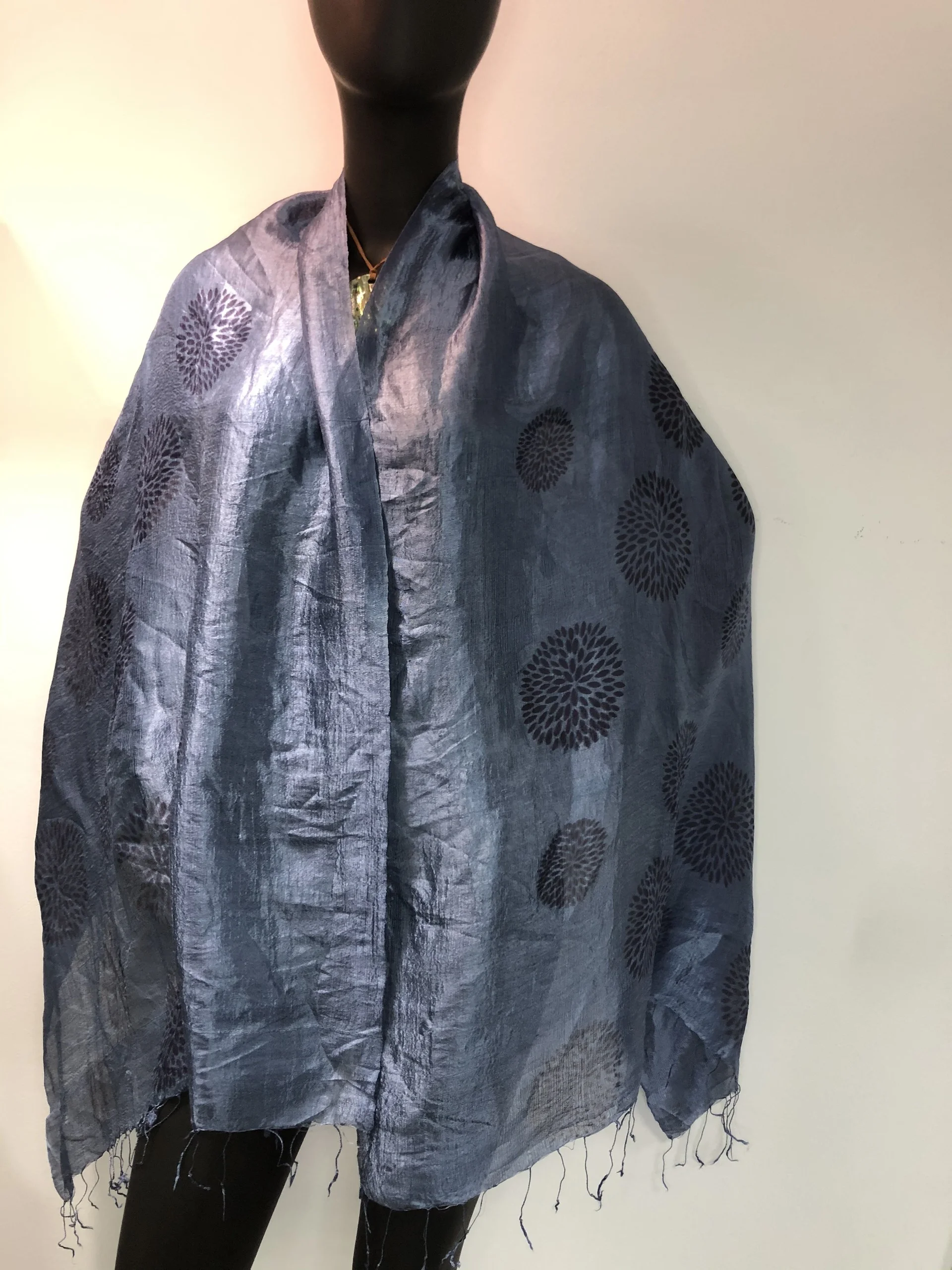 Vietnam Raw Silk Scarf - OEM, ODM - Hand Woven Hand Dye Mesh Printing Silk Scarf - Silk Scarf With Flower Decorative Patterns