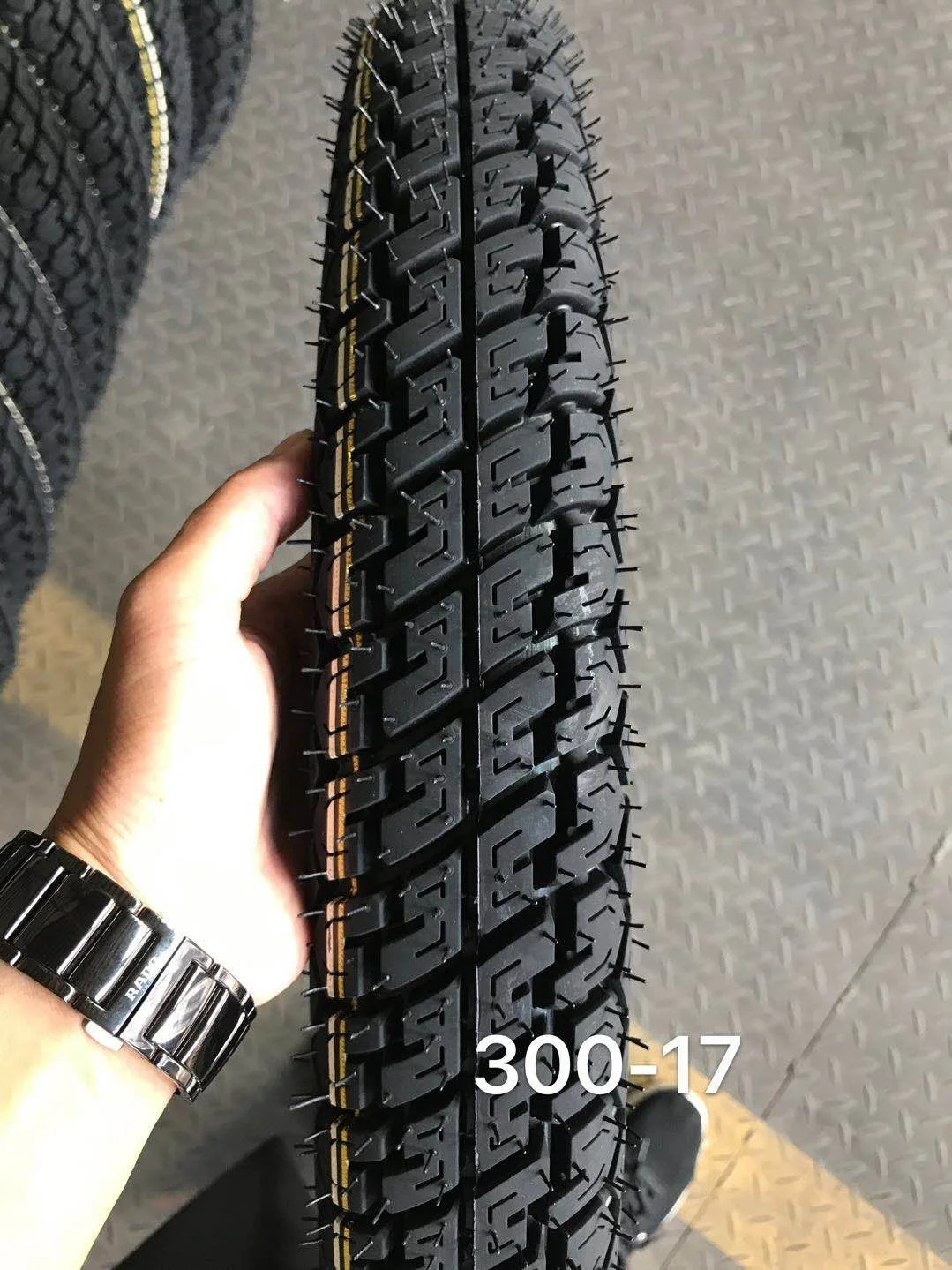 Прямая продажа с завода Циндао недорогая мотоциклетная шина