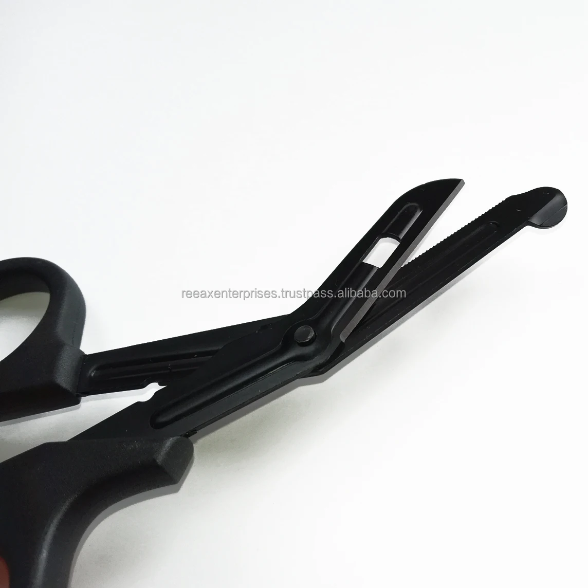 Ножницы с пластиковой ручкой