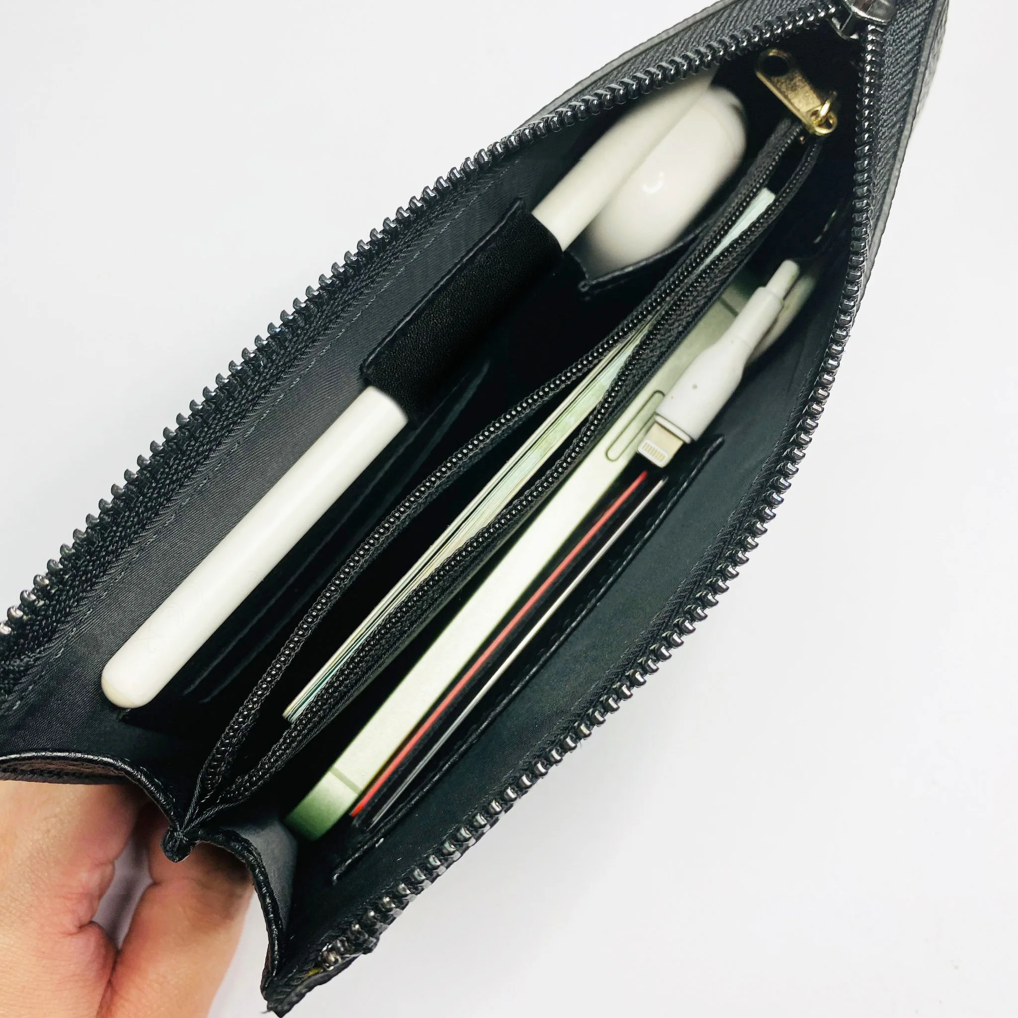 Japan Style Travel Bag All-In-One Phone Earpod Key Wallet Genuine Leather Model for Convenient Passport Storage