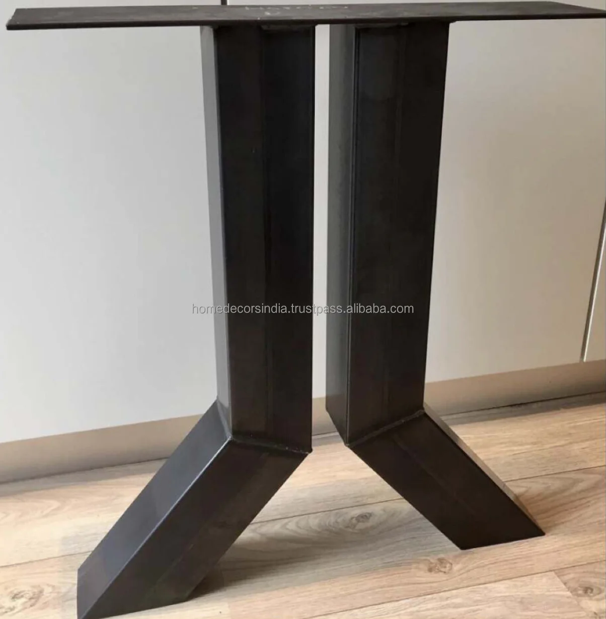 table legs medium1.png