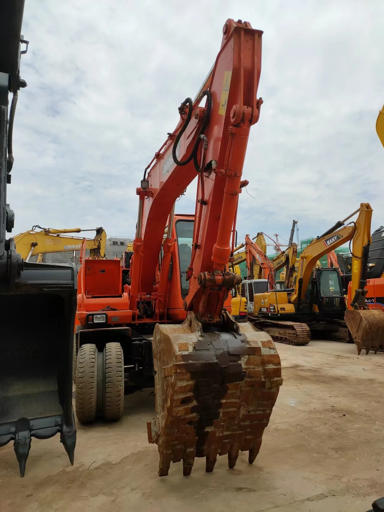 Dh150-7 подержанное строительное оборудование 150W-7 Doosan колесный экскаватор по более низкой цене/оригинальный Digger бренд для горячей продажи