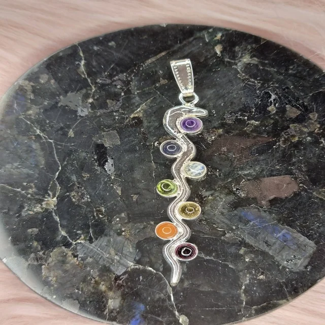 
 Горячие Продажа Новые 7 Чакра в виде змеи из натурального камня, маятник ожерелье с подвеской для женщин Исцеление Кристалл ожерелья подвески в народном стиле рейки из драгоценных камней  