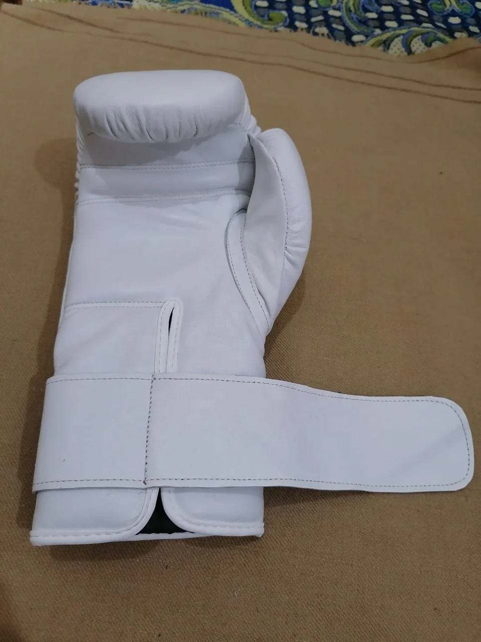 New Design White Training Boxing Gloves Real leather or PU leather Boxing gloves