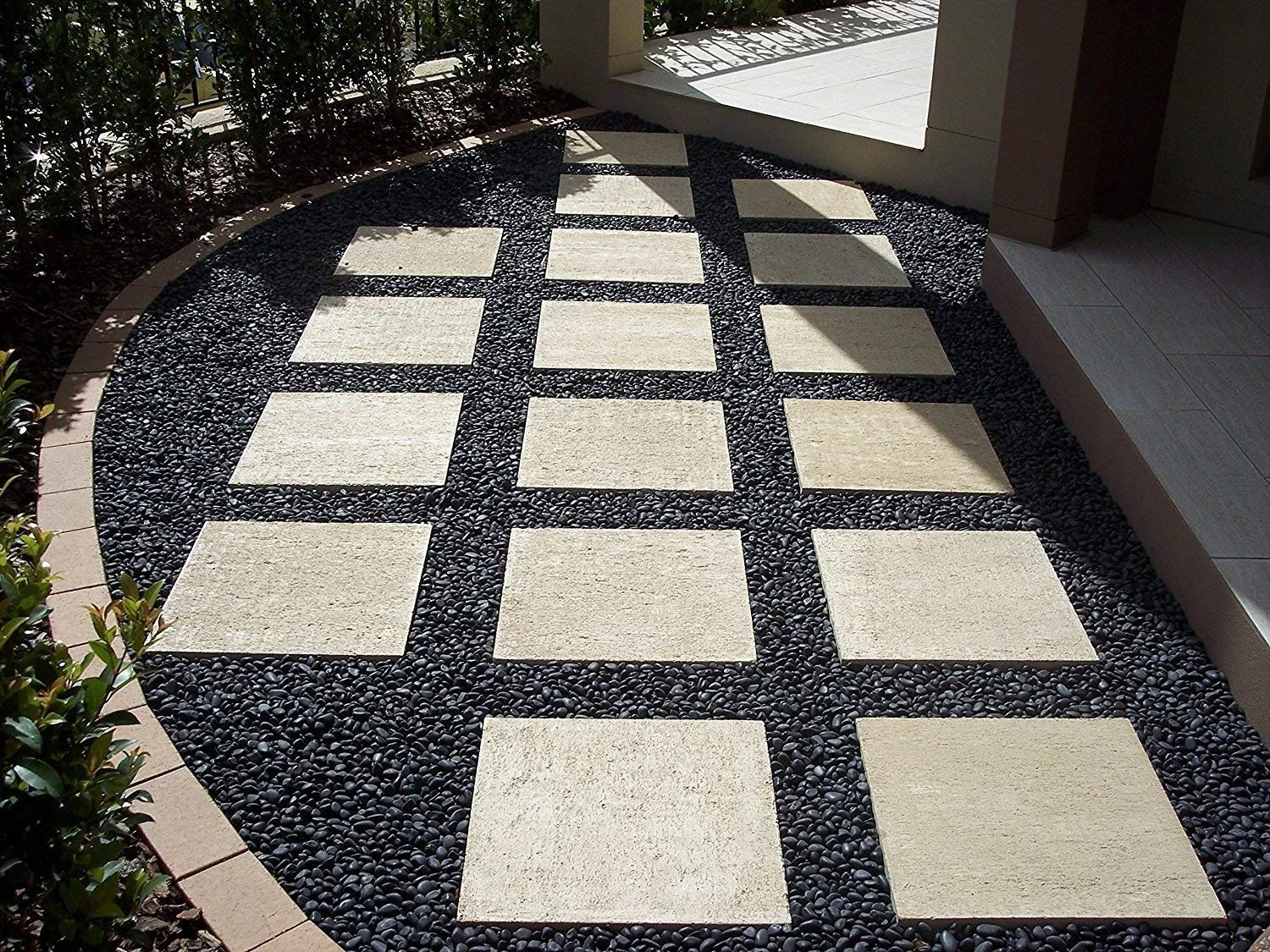 Natural Black River Washed Pebble Stones for Decoration garden landscaping Planters Pavement Pathways Outdoor Round shape