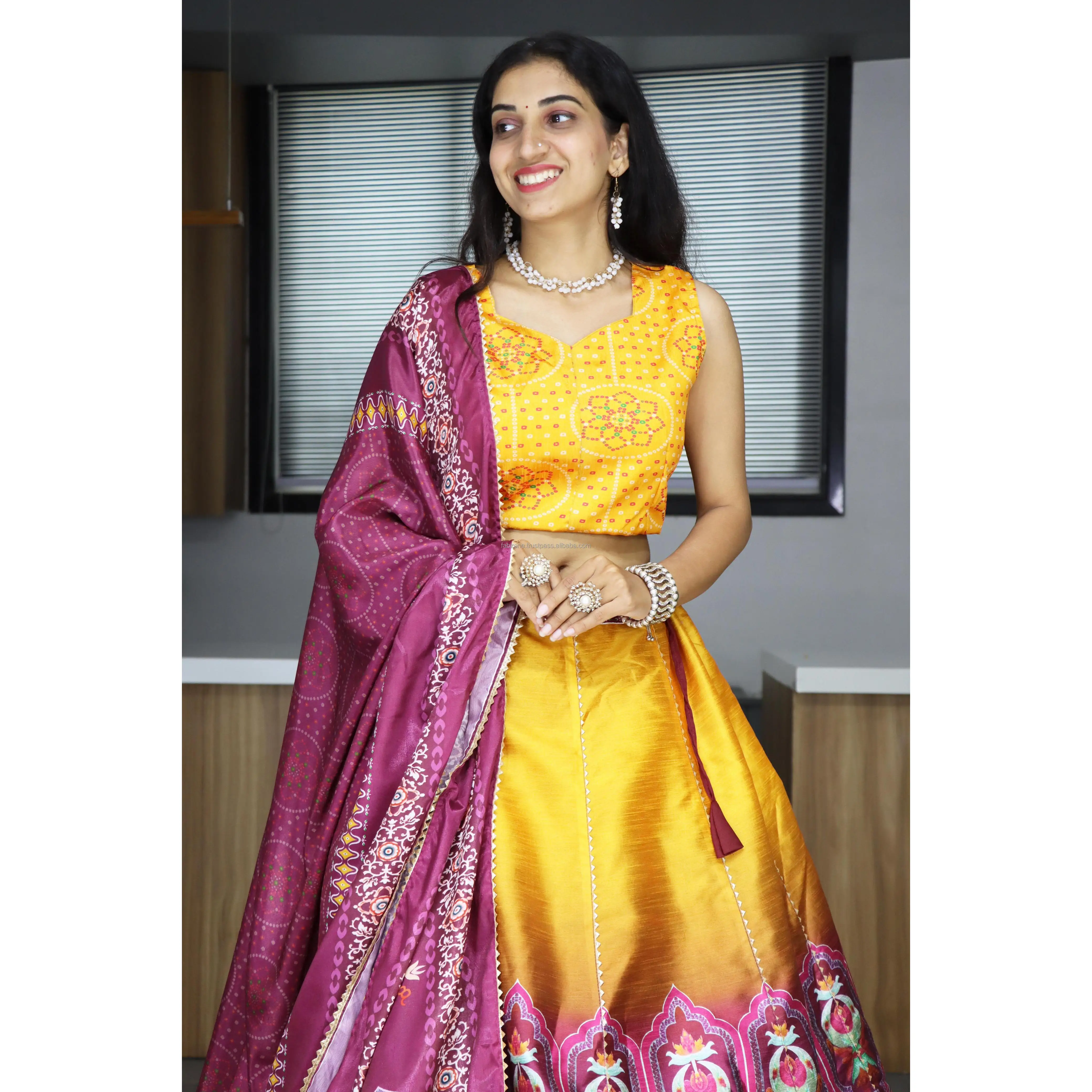 Магазин нашего новейшего эксклюзивного печатного творчества lehenga из нашей цветочной и геометрической комбинации которая выглядит яркой