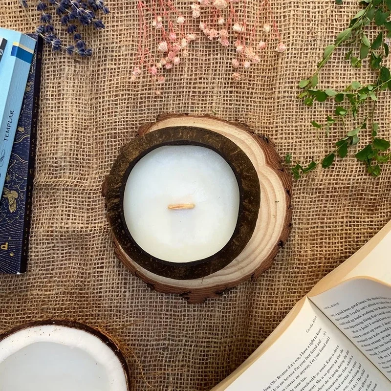 2024 Coconut Shell Scented Soy Wax Candle with Wooden Wick Hot Sales Product