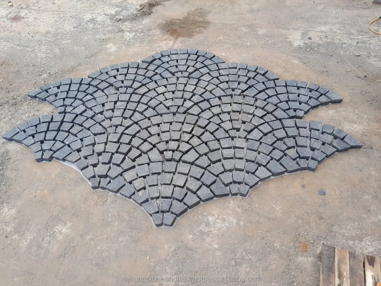 Cheap Garden Courtyard Anti-slip Basalt Cubic on Mesh Paver Stone Granite Cobbles Driveway Wholesale Pavers Outdoor Cobblestone