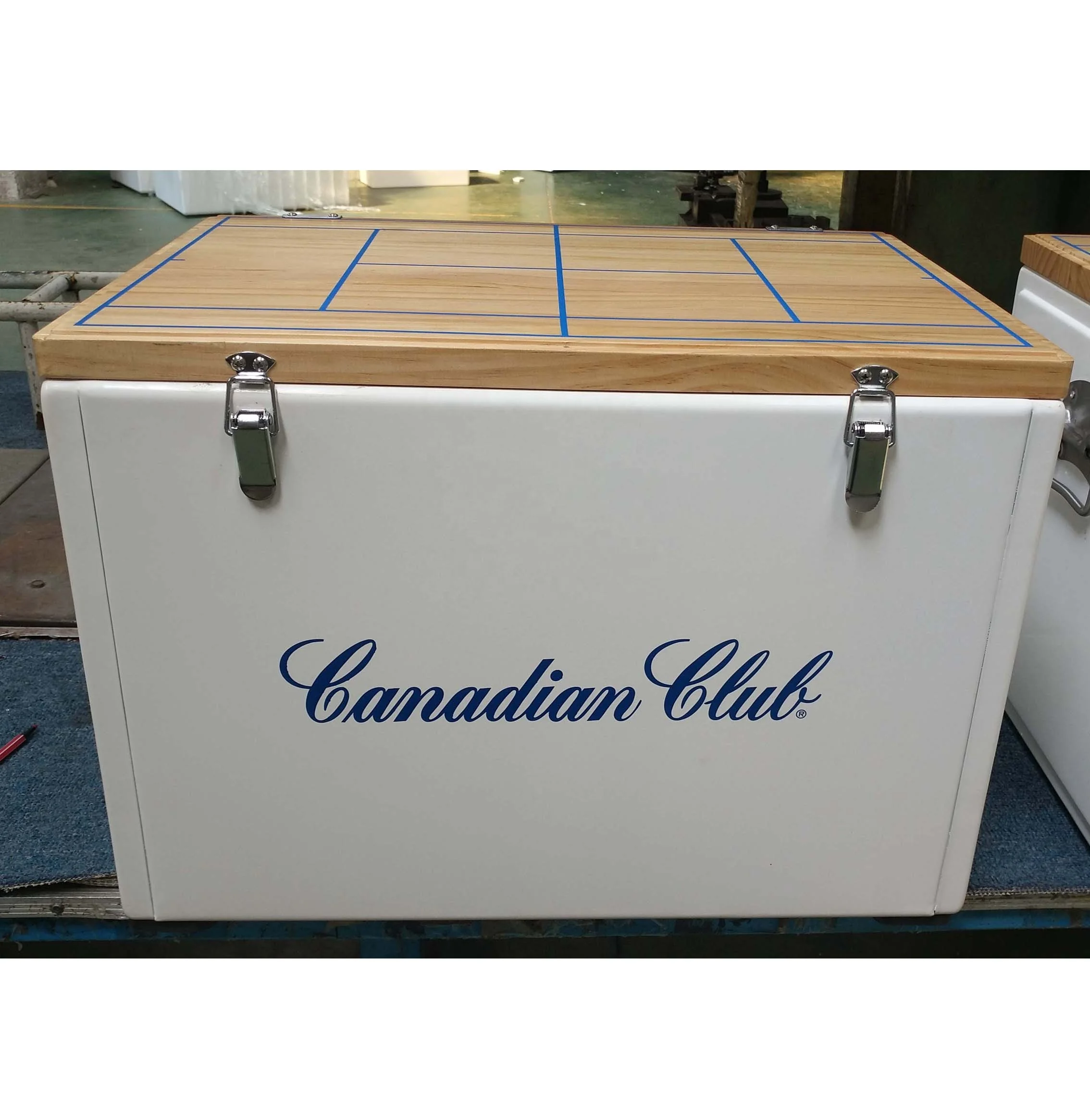 SUSTAINABLE DEVELOPMENT 60L IRON SHEET RETRO BEVERAGE COOLER BOX W/ALUMINIUM LINER