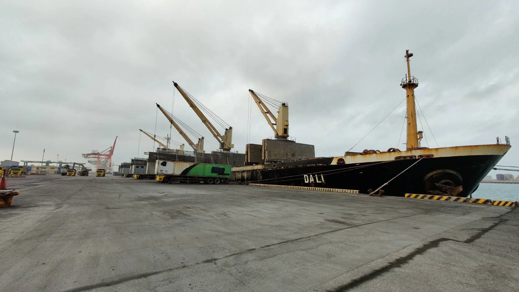 Cement clinker according to ASTM C150 Type I