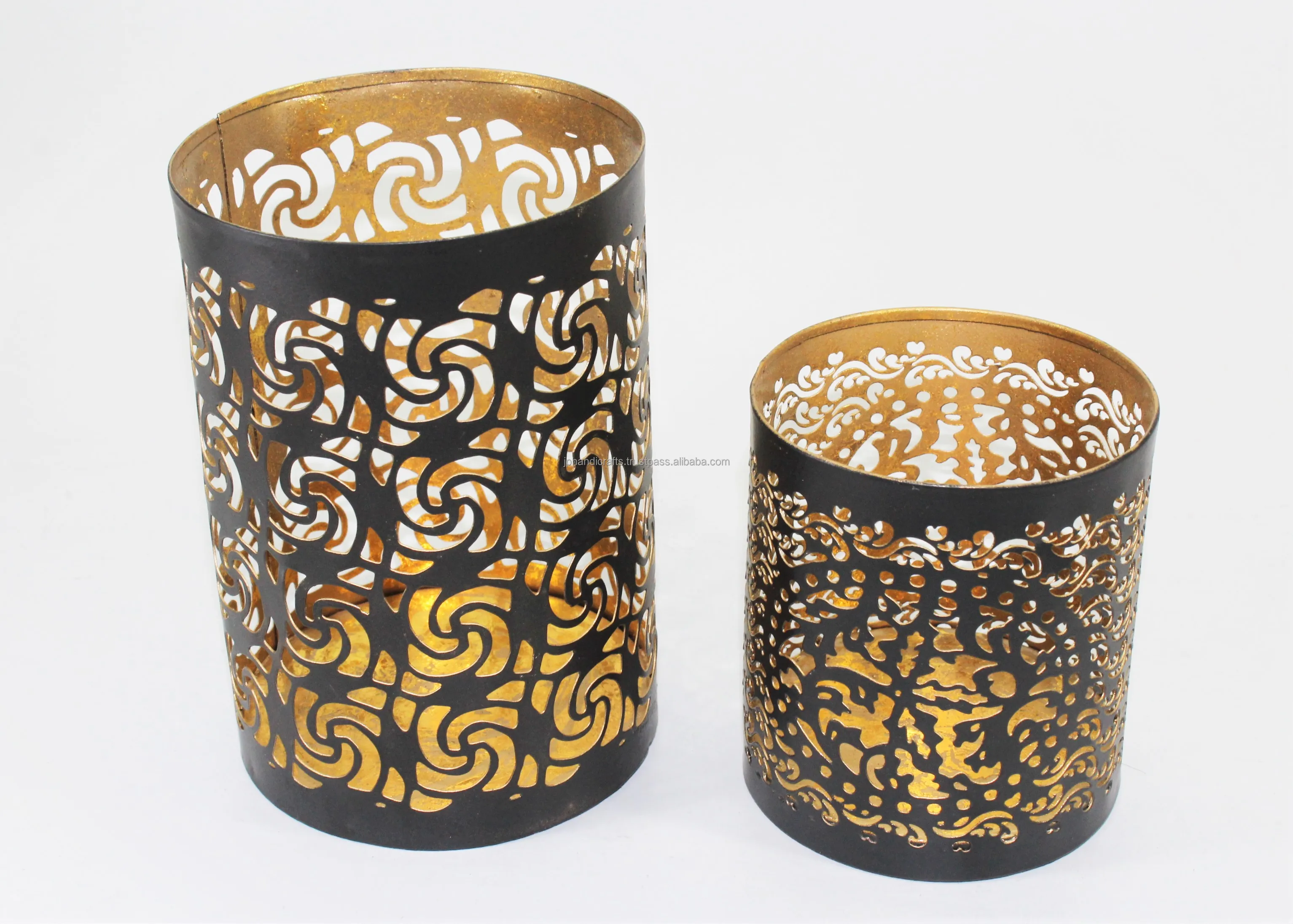 Лучшая цена домашний декоративный Настольный металлический подсвечник для чайной свечи с гравировкой набор из 2 штук