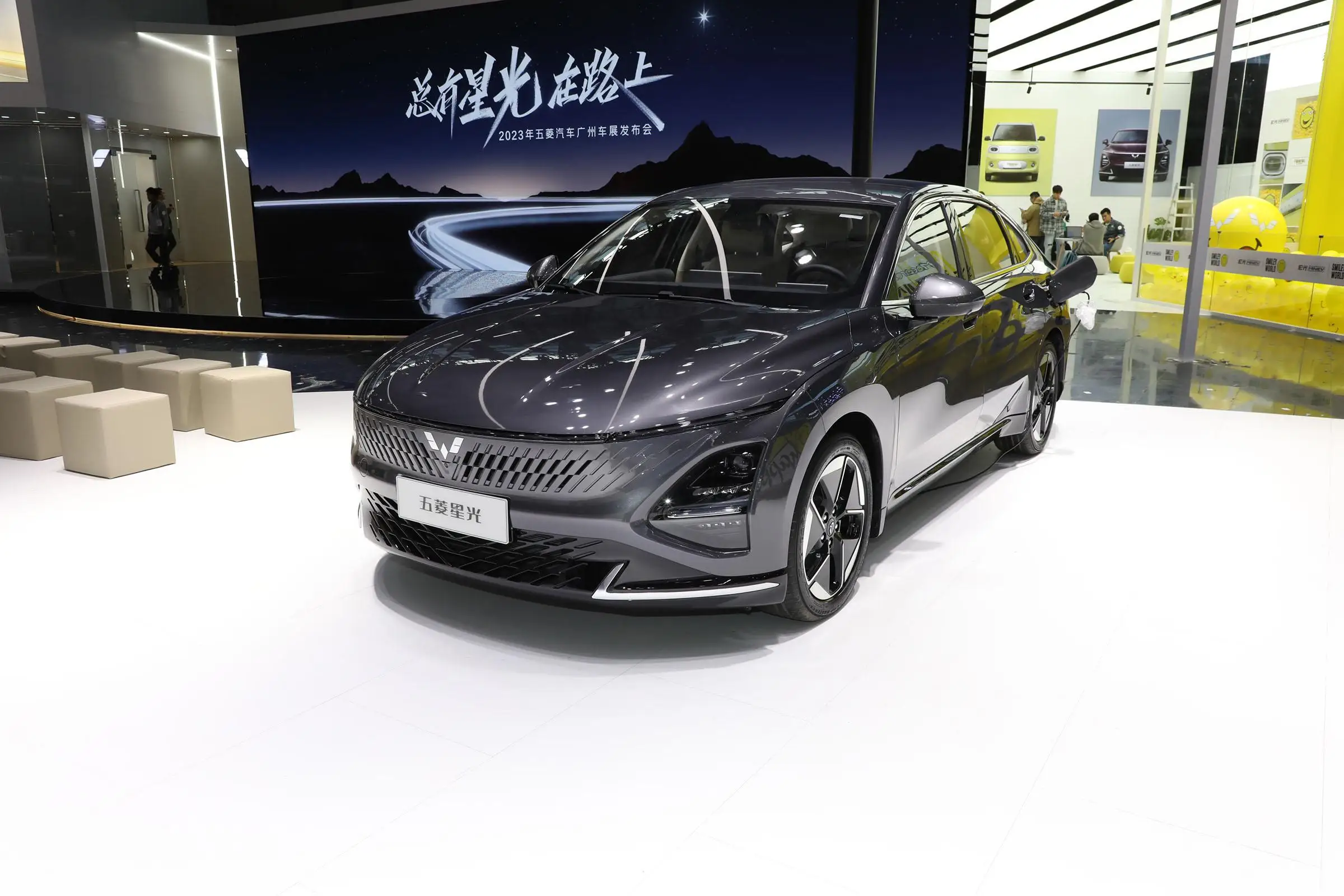 Best Price China Sedan for Export Wuling Xingguang Electric Cars Vehicles Adult Ev Sedan Cheap Vehicle New Energy Car