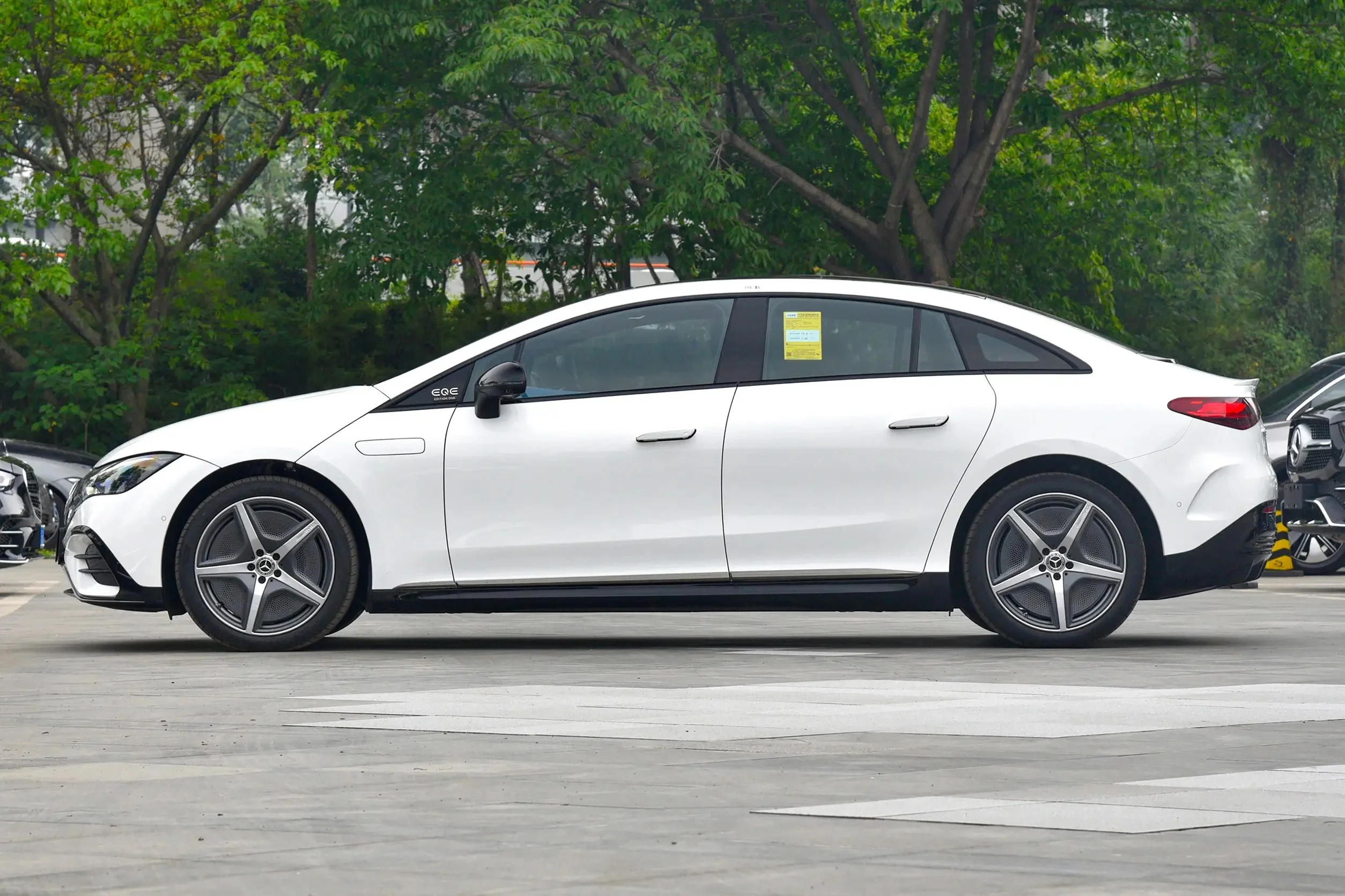 Mercedes benzs electric vehicle eqe mercedes 2024 5-door 5-seat adult electric car mercedes eqe350 high performance ev eqe 350