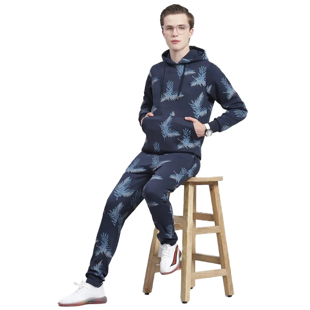 Мужской спортивный костюм