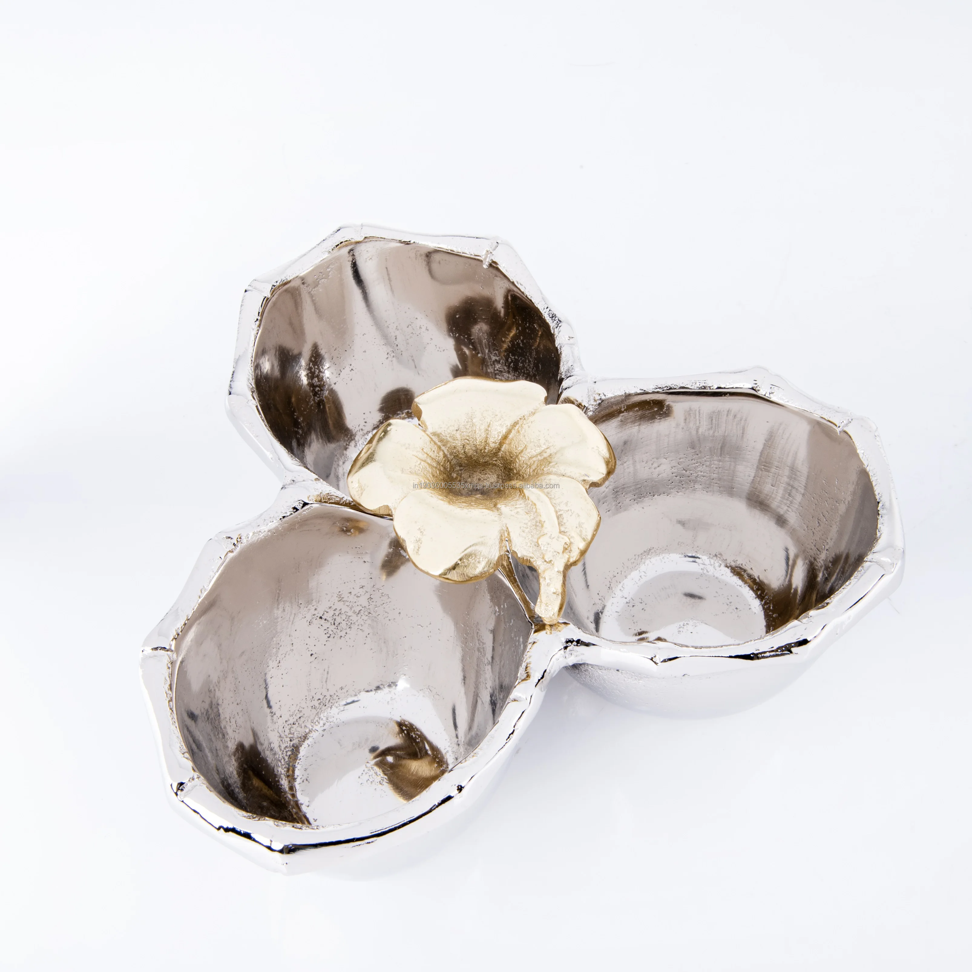 Gold Flower Adorned Snacks Bowl Aluminium Casting High Gloss Snacks Tray For Home Decoration Antique Nut Bowl in Silver