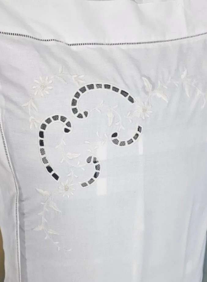 European style embroidered pillows. The product is chosen by many customers again after the first order