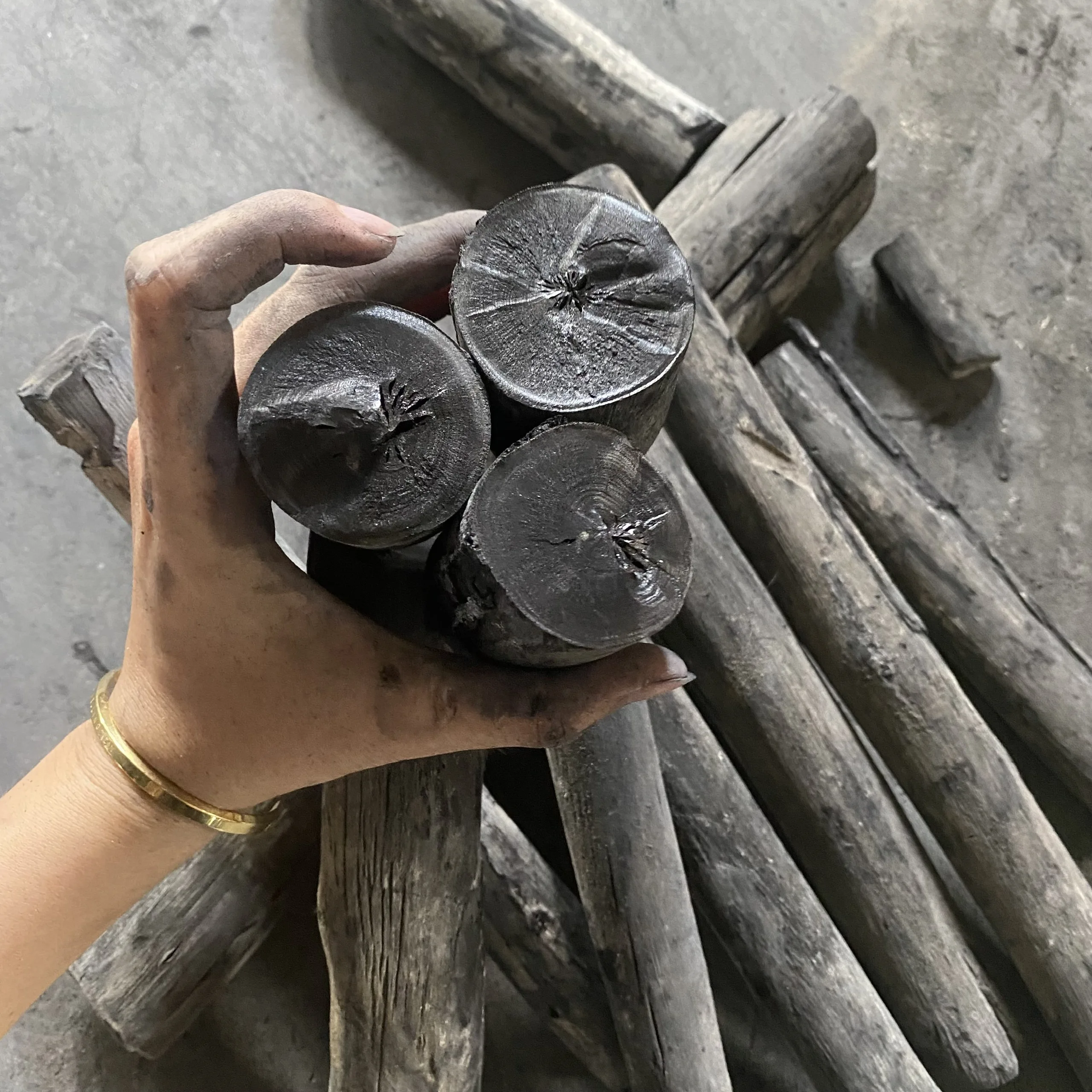 Белый эвкалиптовой уголь/черный уголь для кемпинга и барбекю Binchotan высококалорийный бездымный