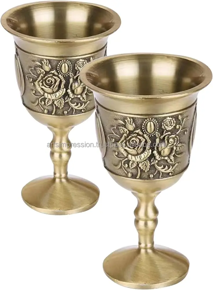 Shiny gold beautiful wine Goblet unique size stylish wine glass embossed working with fine quality water drinking beer use items