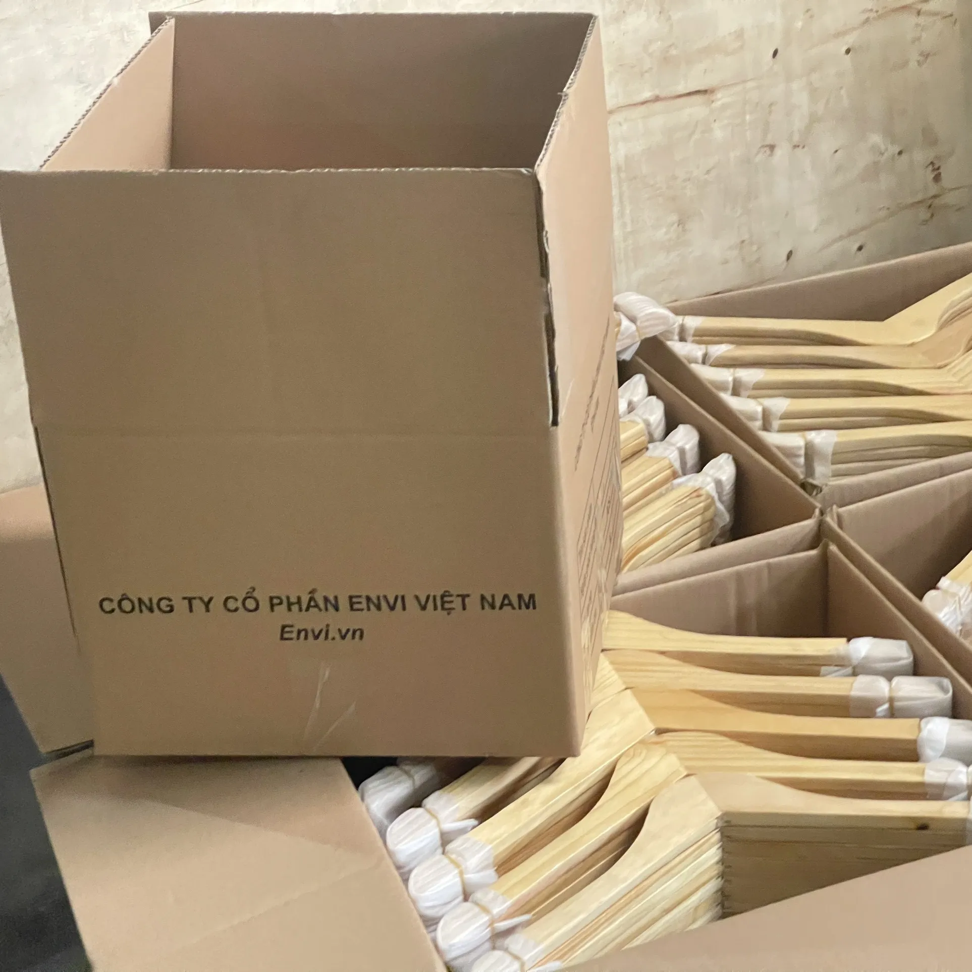 Wholesale Fast Delivery Wooden Clothes Hangers for Children & Adults with Customized Logo Premium Quality Wood Hangers