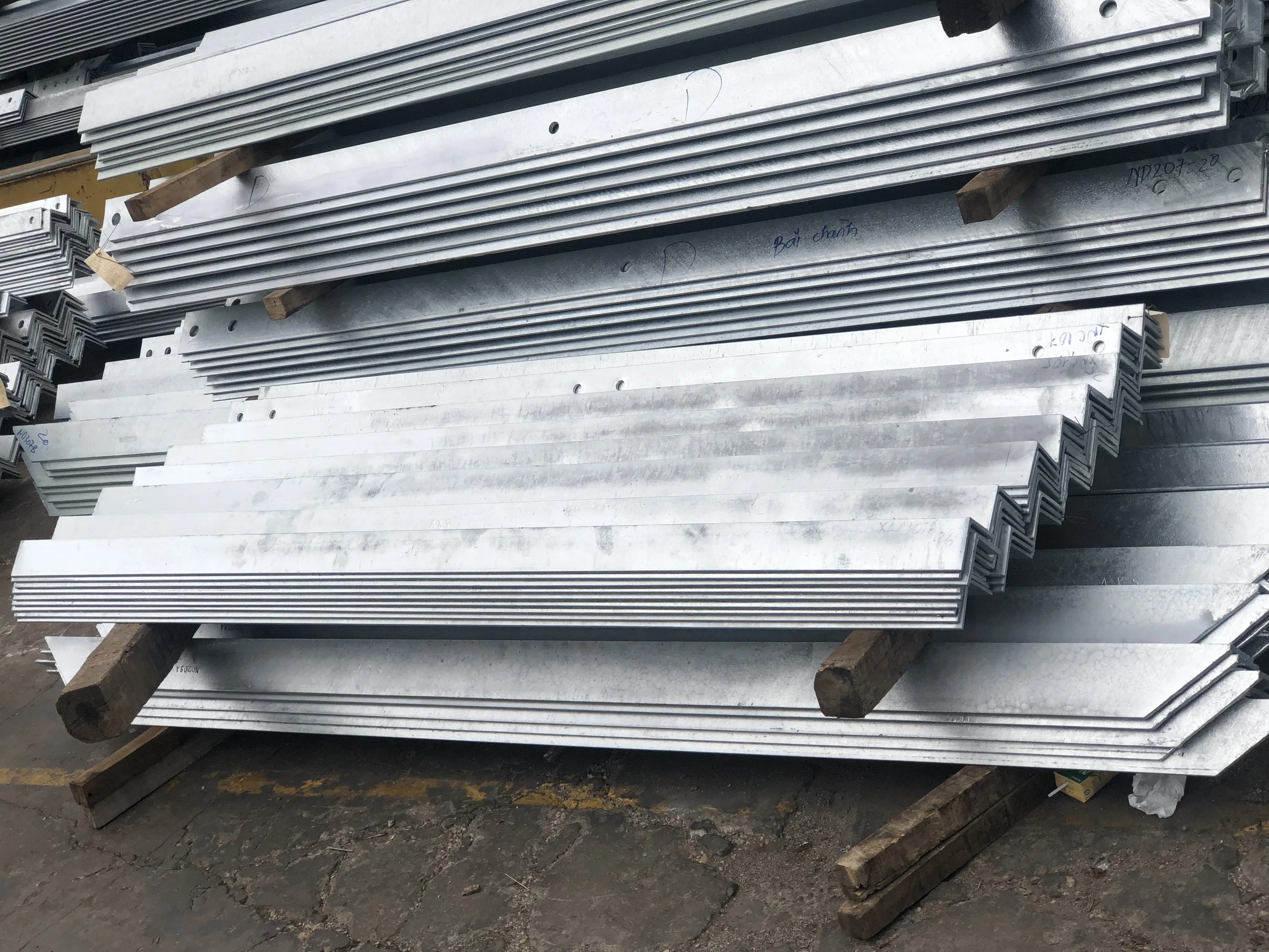 Electric transmission tower high quality made by VV for transmit power