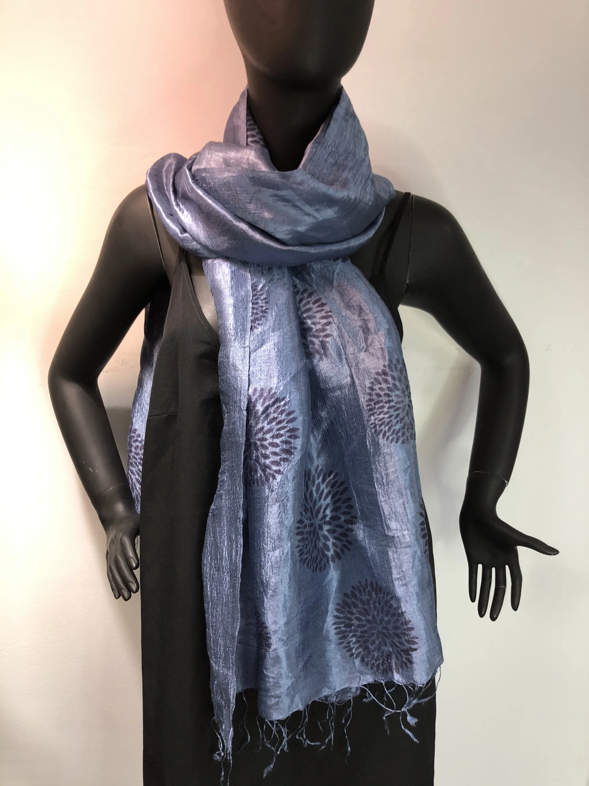 Vietnam Raw Silk Scarf - OEM, ODM - Hand Woven Hand Dye Mesh Printing Silk Scarf - Silk Scarf With Flower Decorative Patterns