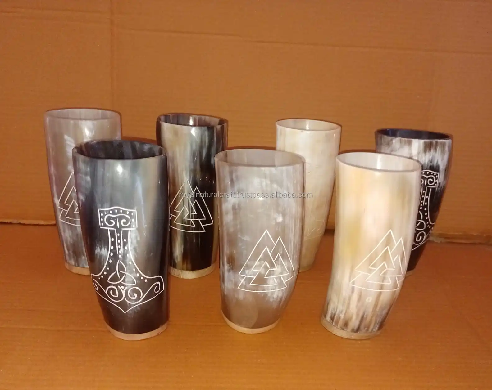 Best Quality Horn Glass Mug with Wooden Base for Home Decor Hotels Parties for Hot Coffee