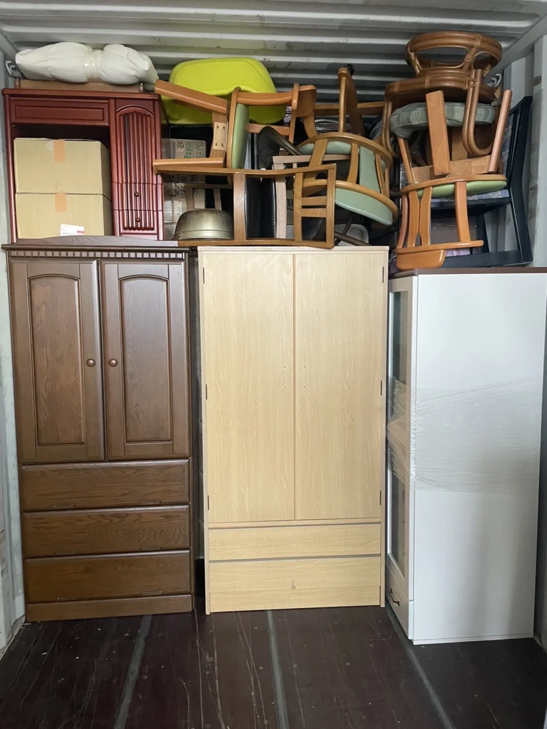 Taiwan Wholesale Used Furniture and Used Tableware, Used Ceramics Used Kitchenware for selling to Sir Lanka and Dubai