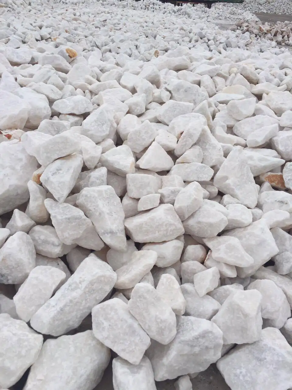 CHEAP PRICE CALCIUMCARBONATE CACO3 LIMESTONE ROCKS FOR INDUSTRIAL GRADE WHOSALE IN BULK FROM VIETNAM