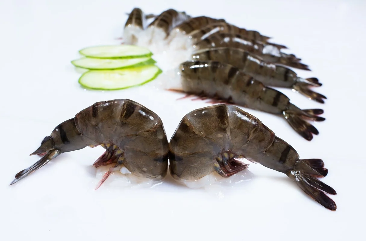 Вьетнамское производство поставка высококачественных вкусных необработанных/готовых HLSO (EZP) черных тигровых креветок-готов к отправке