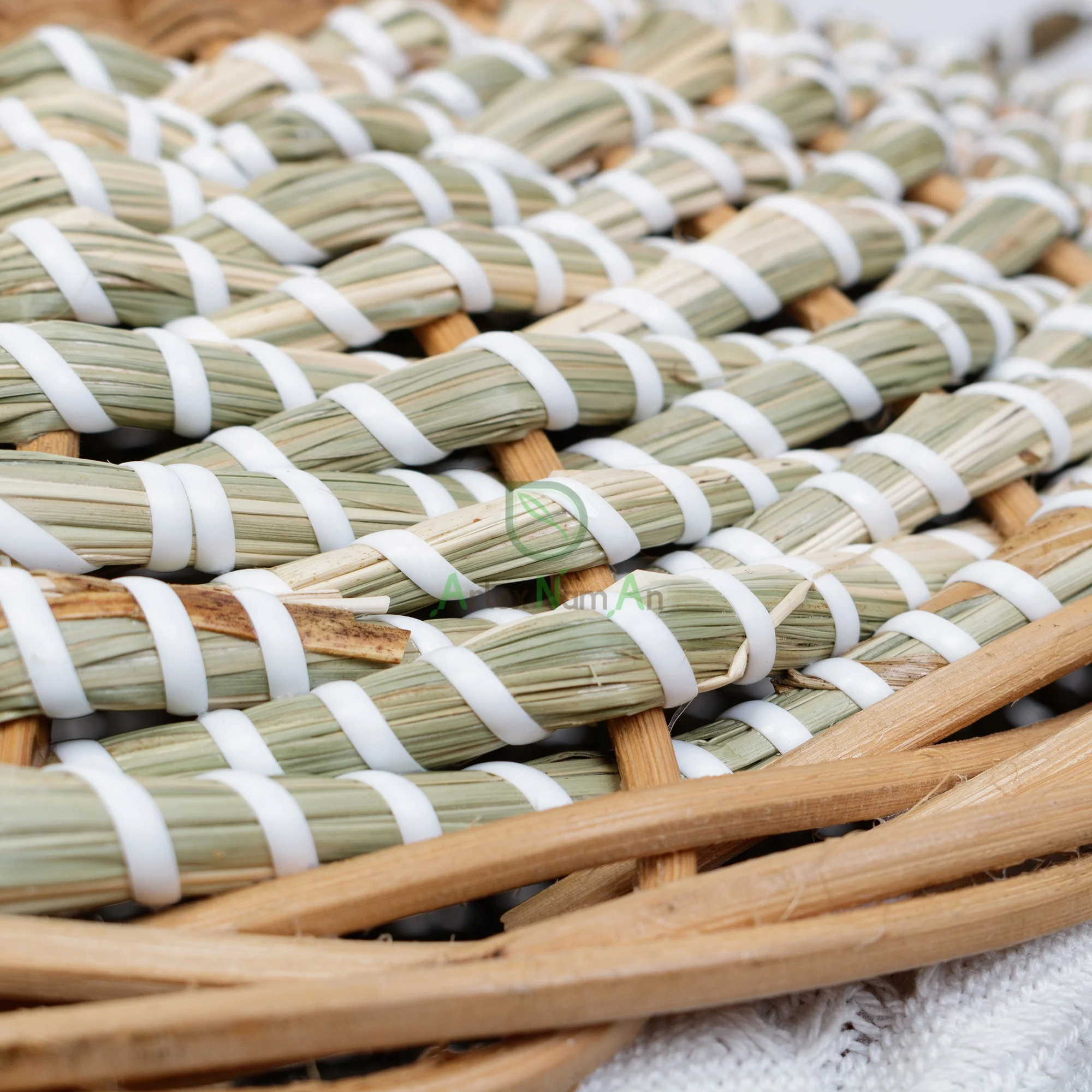 Seagrass storage basket with lid/large laundry basket/hamper baskets