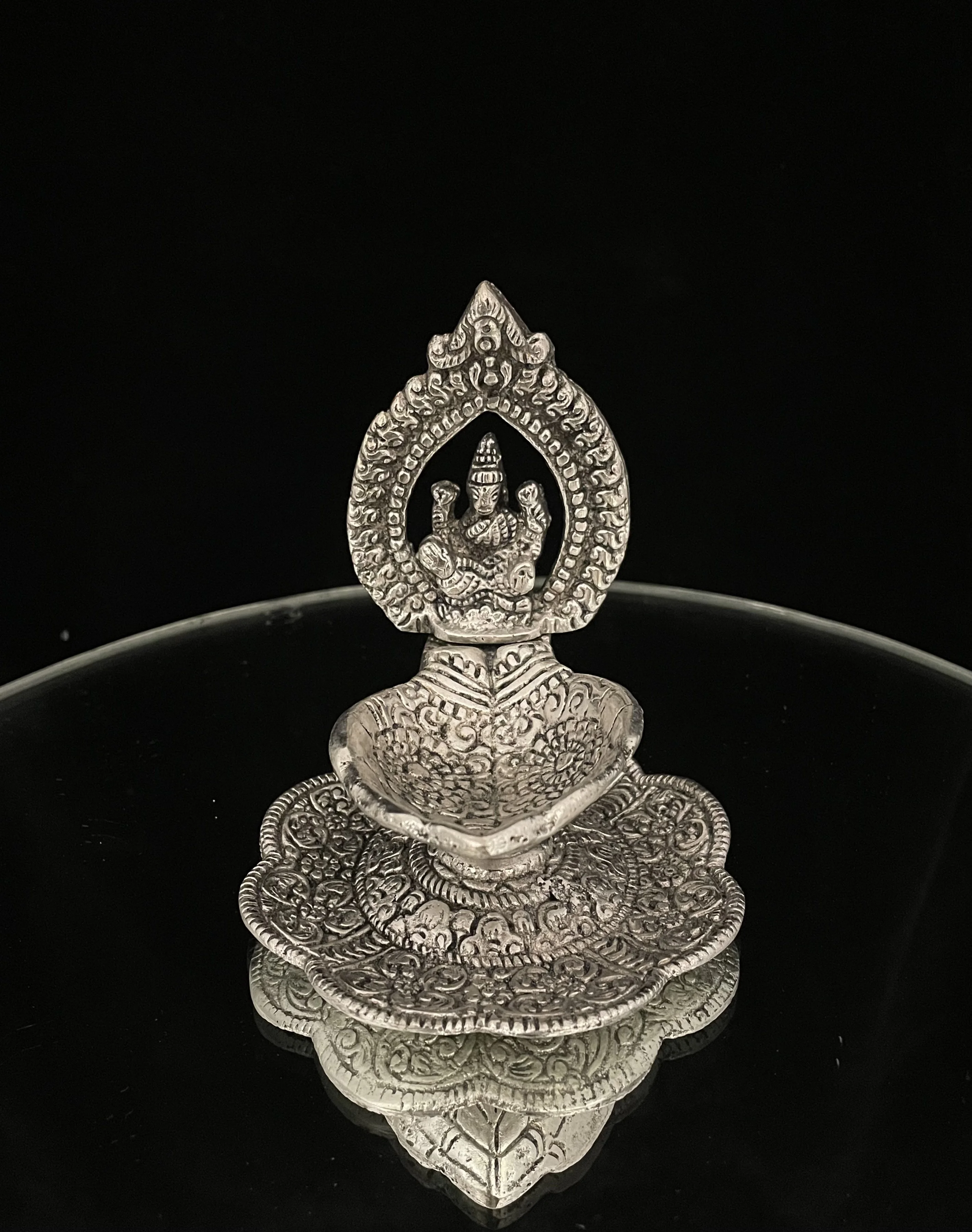 Best return gift Laxmi Idol Diya Ouija Deepak Metal Lakshmi Statue Diwali Home Decoration Item Lakshmi Diya for Diwali Decor