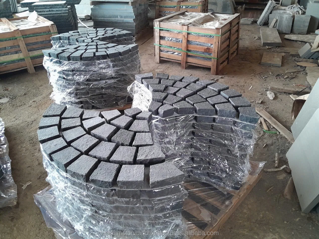 Cheap Garden Courtyard Anti-slip Basalt Cubic on Mesh Paver Stone Granite Cobbles Driveway Wholesale Pavers Outdoor Cobblestone