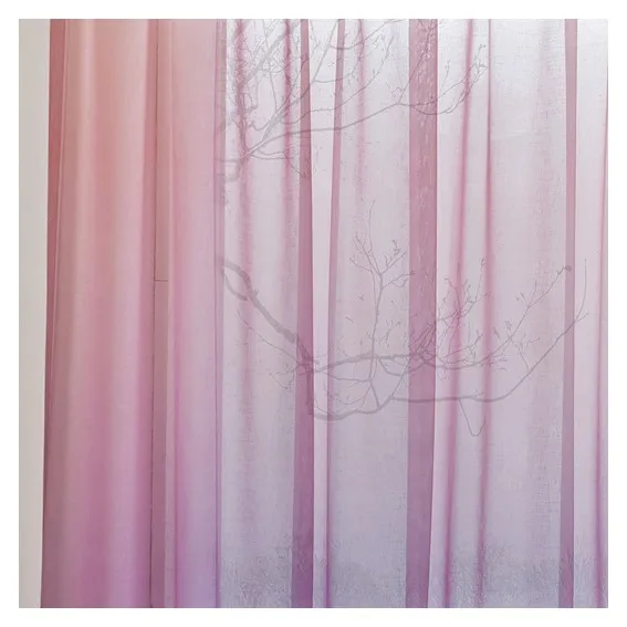 A popular curtain fabric made in Japan that enriches the space with its sheer gradation.