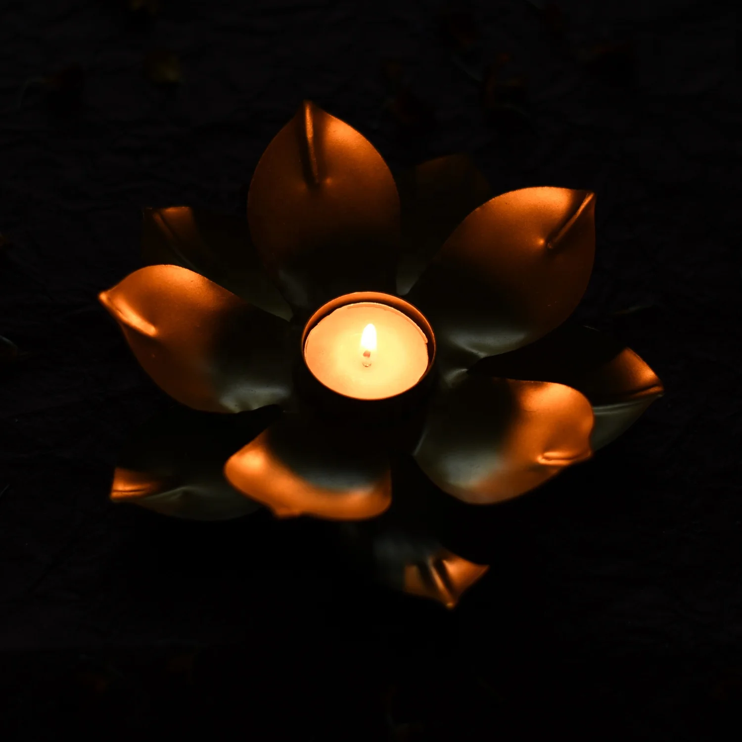 Handcrafted Tabletop Iron Lotus Flower Tealight Candle Holder Elegant Stand for Home Decoration and Candle Jars