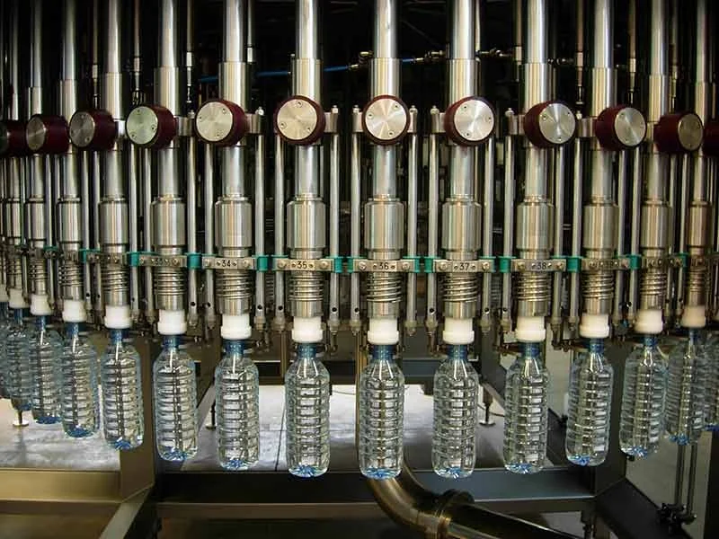 Автоматические Скручивающиеся колпачки ополаскивающая машина для розлива укупорочная соки моноблоки с тремя блоками 3000 Bph 500 1500 мл стеклянные ПЭТ-бутылки