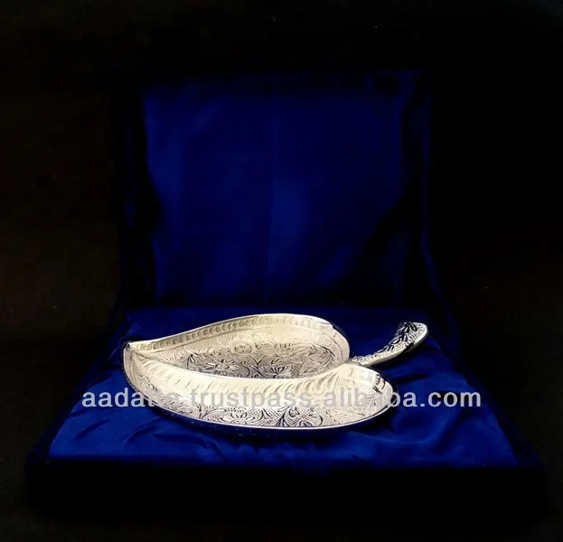 New Design Silver-Plated Leaf Shaped Decorative Gift Item metal tray custom wholesale attractive designer metal tray