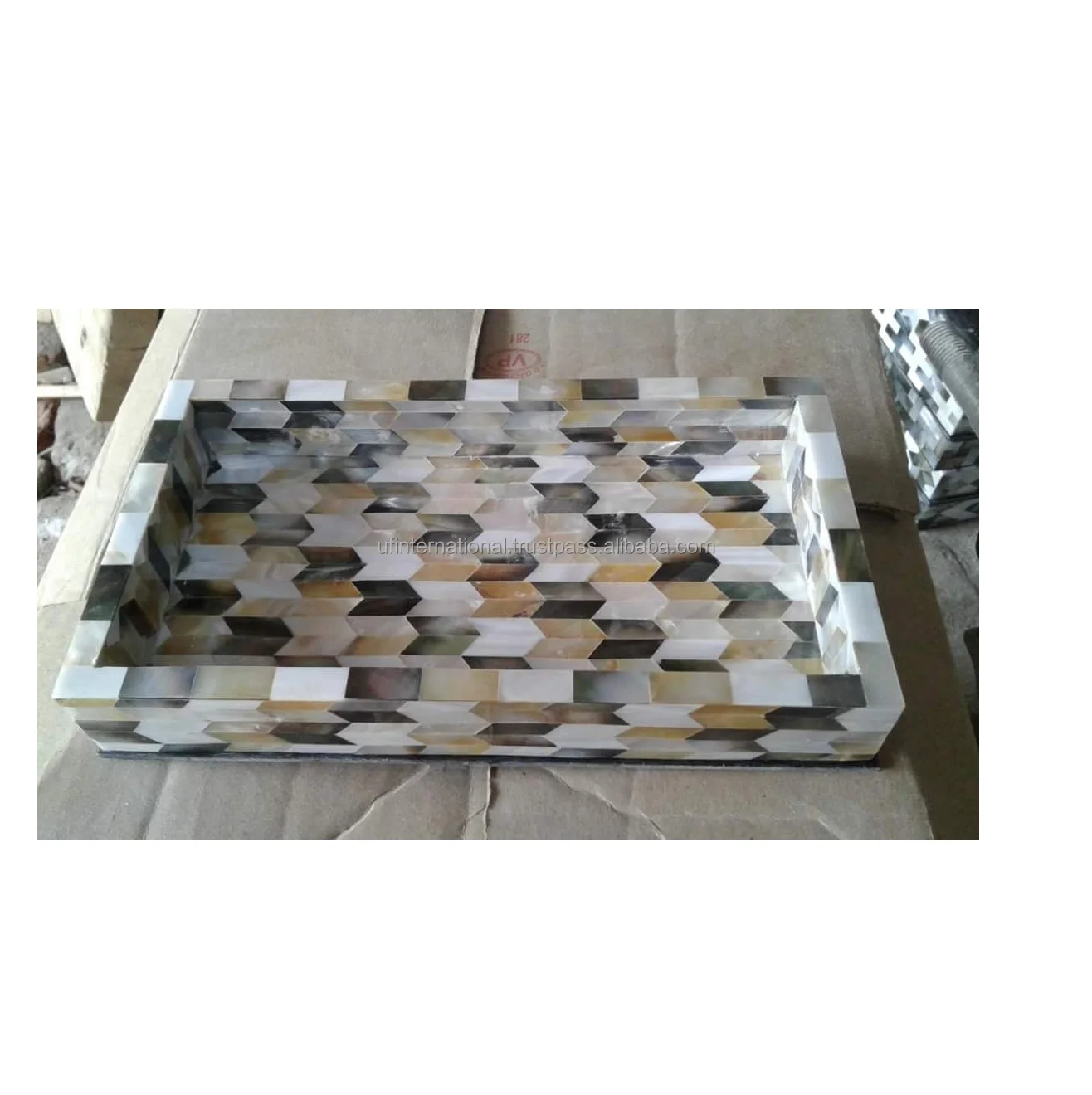  Высокая сервировочная поднос с перламутровой инкрустацией для использования в офисе ресторане отеле и дома