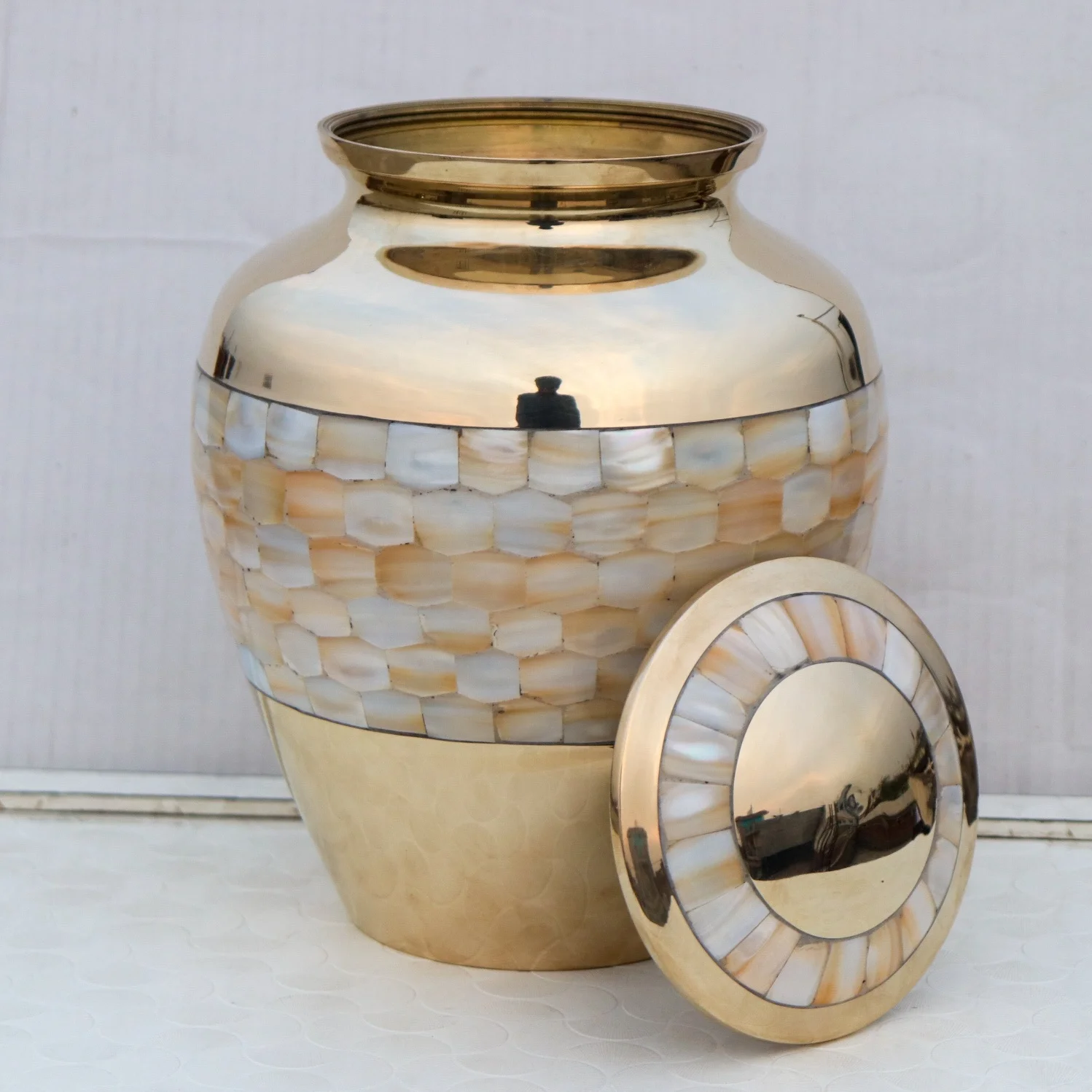 Латунный контейнер для похоронной пепельницы мужчин и женщин матери жемчуга производитель поставщик