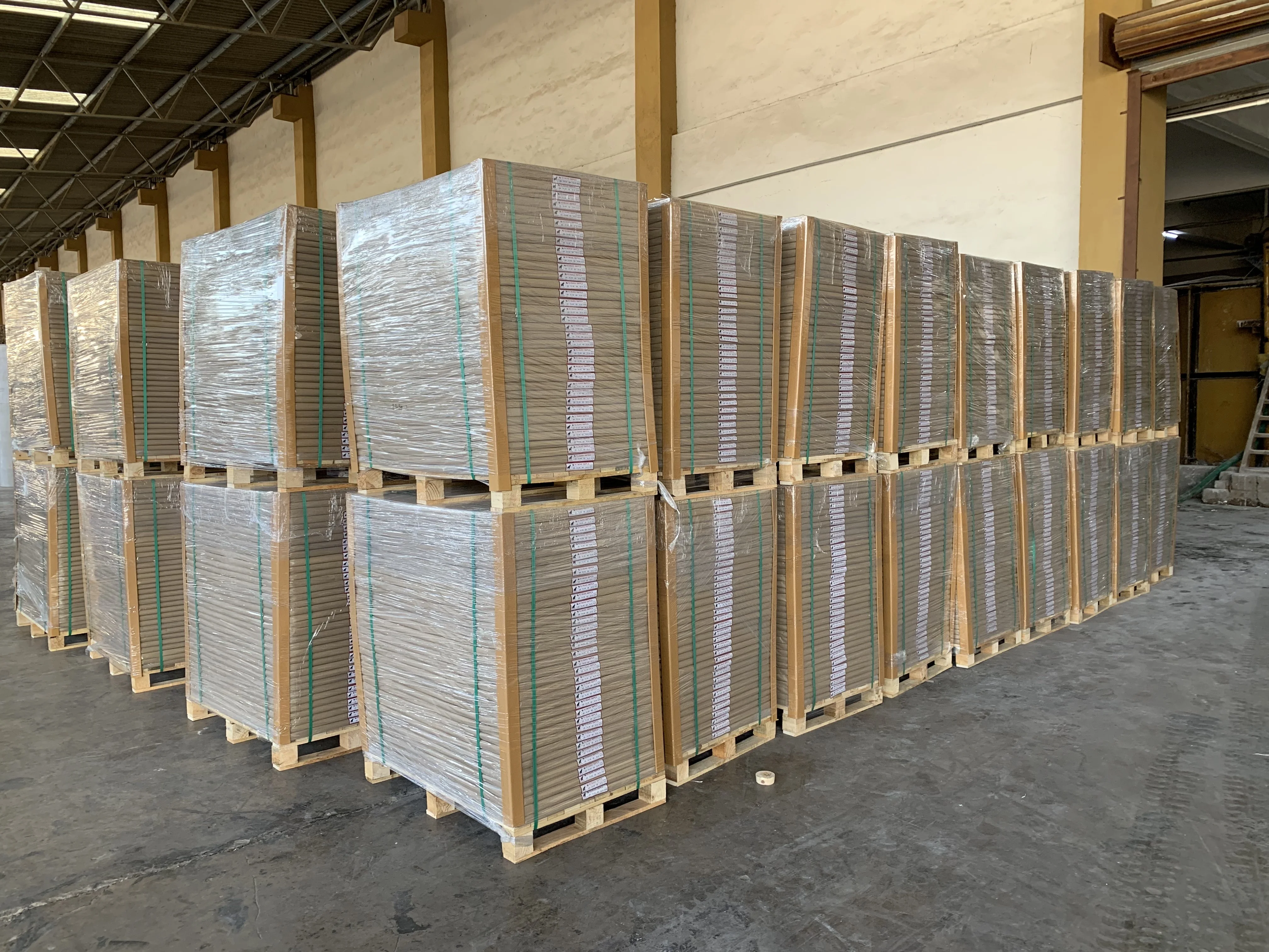 DUPLEX BOARD WITH STRONG STIFFNESS AND EXCELLENT FOLDING RESISTANCE