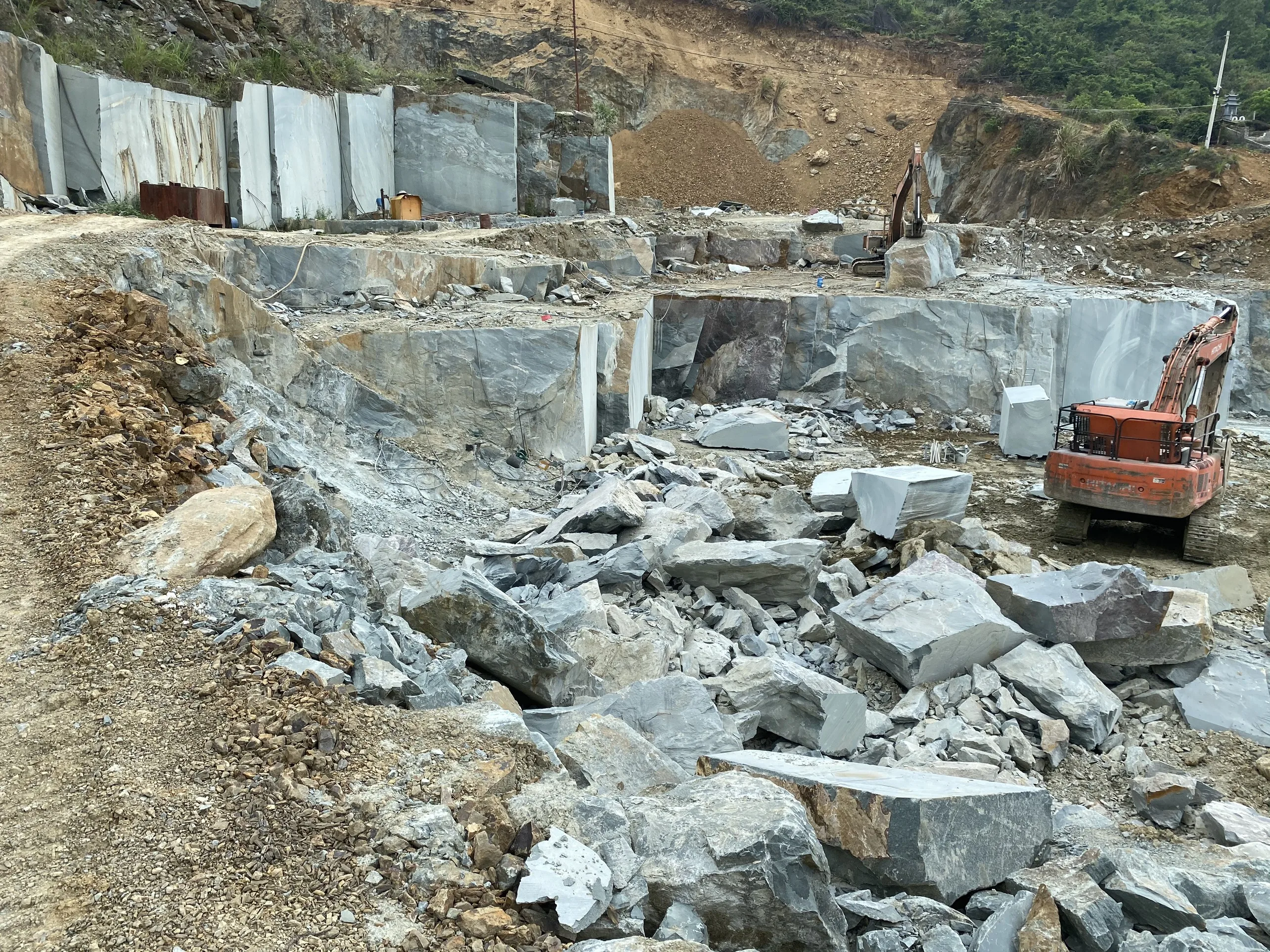 Natural Limestone  Tiles Park Farmhouse Outdoor Stone Limestone Flooring Sandblasted limestone moss green stone from Vietnam