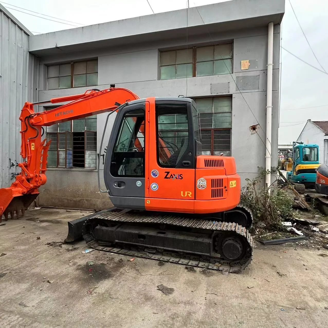 7 TON Used Japan imported Hitachi ZX75us excavator with guaranteed quality low price for sale in Shanghai ZX70/30/55
