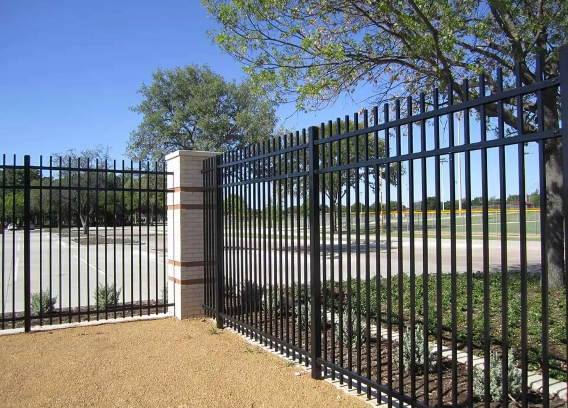 Customized Easily Assembled wrought iron garden fence iron spiked fence spear top metal fence
