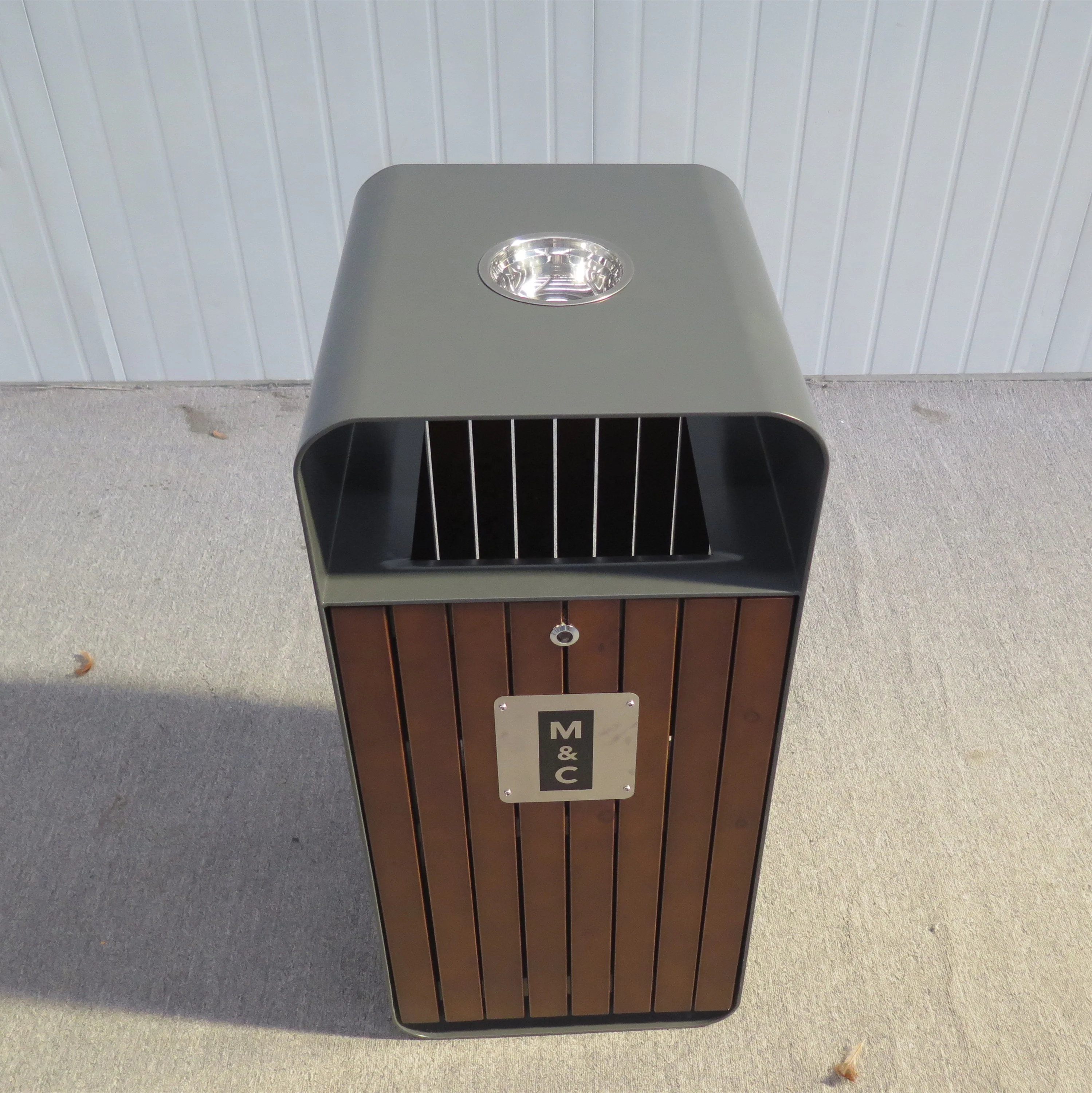 Top-level Outdoor Trash Can Factory Price Wood Trash Bin